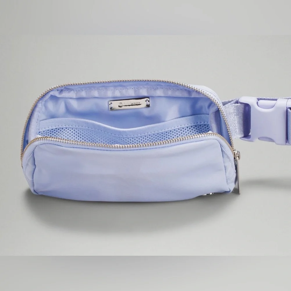 NWT Lululemon Everywhere Belt Bag Pastel Blue - Picture 4 of 10
